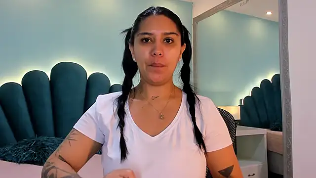 sharlott18 online show from 12.04.25