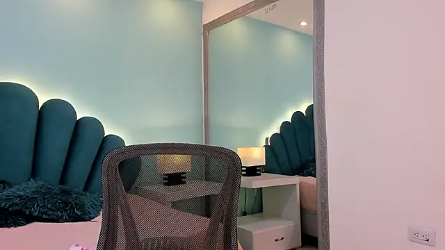 sharlott18 online show from 12.21.25