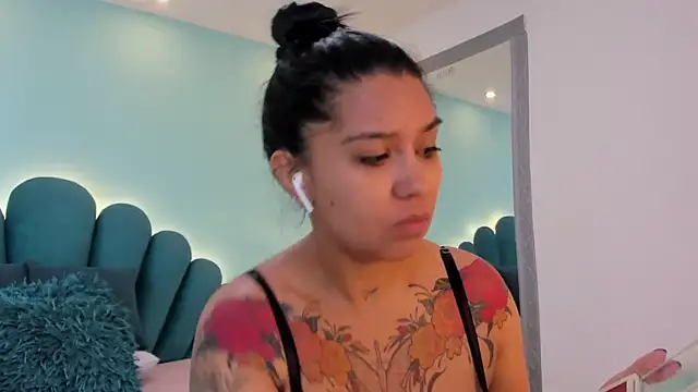 sharlott18 online show from 03.13.26