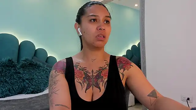 sharlott18 online show from 04.06.26