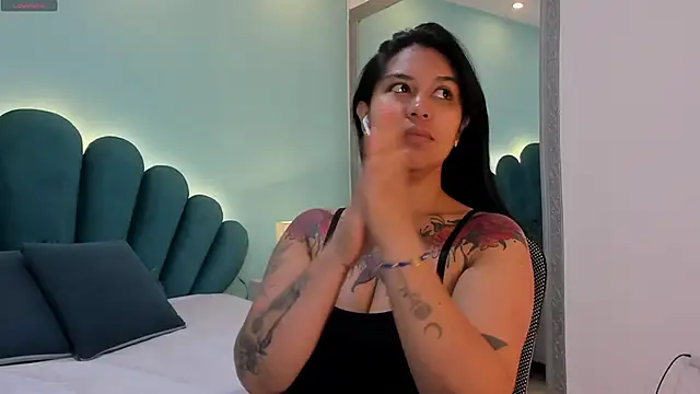 sharlott18 online show from 04.16.26