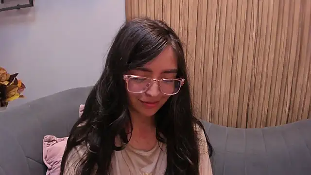 Eva Macalliter online show from 01.04.25