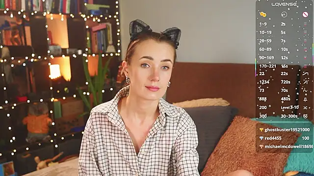 Snapshot of bananya_kitty chatting on 12.04.25 bananya kitty online show from 12.04.25