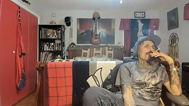 Snapshot of RoosterWabbit chatting on 03.01.25 RoosterWabbit online show from 03.01.25