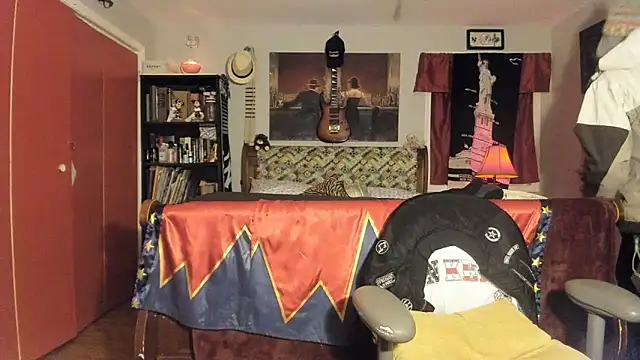 Snapshot of RoosterWabbit chatting on 03.10.25 RoosterWabbit online show from 03.10.25