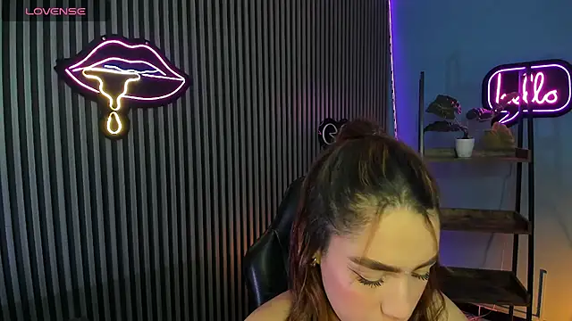 emily roberts1 online show from 11.06.25