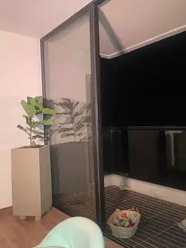 Snapshot of Helenbronwx chatting on 12.23.24 Helenbronwx online show from 12.23.24