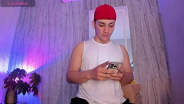 Snapshot of JUANDIAMONDS98 chatting on 10.23.25 JUANDIAMONDS98 online show from 10.23.25