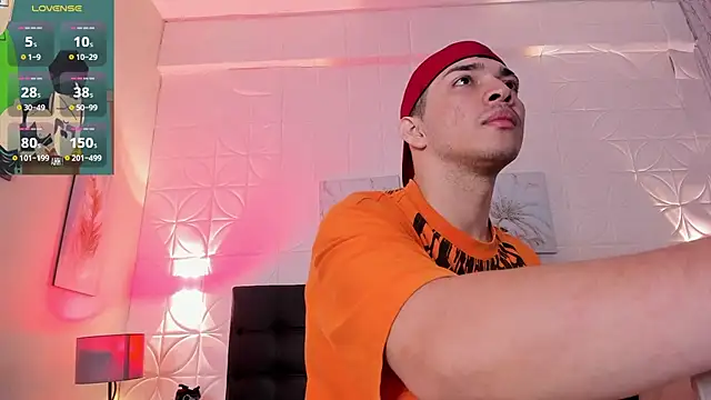 Snapshot of JUANDIAMONDS98 chatting on 10.27.25 JUANDIAMONDS98 online show from 10.27.25