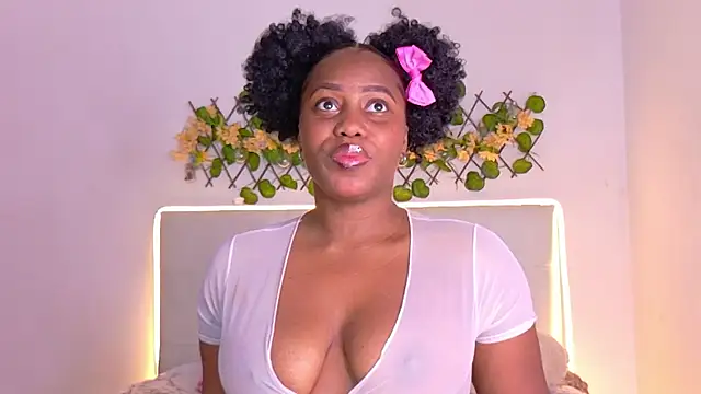 Snapshot of choco_dessert_ chatting on 10.18.25 choco dessert online show from 10.18.25