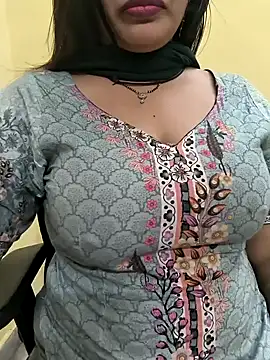 Snapshot of lovely_zara chatting on 12.11.24 lovely zara online show from 12.11.24