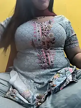 Snapshot of lovely_zara chatting on 12.19.24 lovely zara online show from 12.19.24