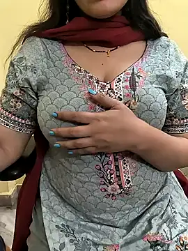 Snapshot of lovely_zara chatting on 12.19.24 lovely zara online show from 12.19.24