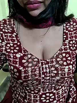 Snapshot of lovely_zara chatting on 01.02.25 lovely zara online show from 01.02.25