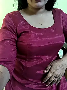 Snapshot of lovely_zara chatting on 01.28.25 lovely zara online show from 01.28.25