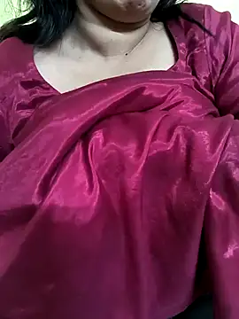 Snapshot of lovely_zara chatting on 01.29.25 lovely zara online show from 01.29.25