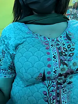 Snapshot of lovely_zara chatting on 02.04.25 lovely zara online show from 02.04.25