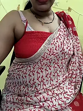 Snapshot of lovely_zara chatting on 02.05.25 lovely zara online show from 02.05.25