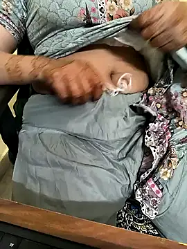 Snapshot of lovely_zara chatting on 02.11.25 lovely zara online show from 02.11.25