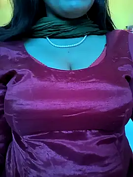 Snapshot of lovely_zara chatting on 02.16.25 lovely zara online show from 02.16.25