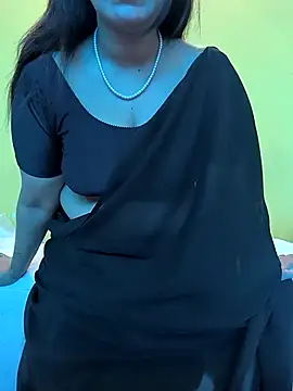 Snapshot of lovely_zara chatting on 02.17.25 lovely zara online show from 02.17.25