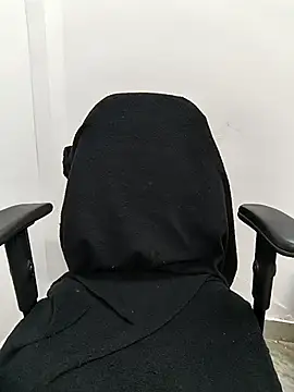 Snapshot of lovely_zara chatting on 10.10.25 lovely zara online show from 10.10.25