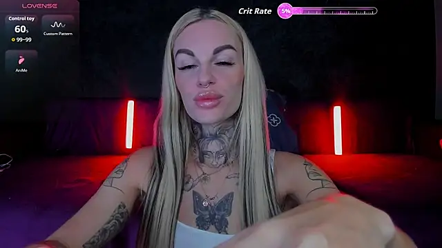 Snapshot of angel_devil_forever chatting on 10.29.25 angel devil forever online show from 10.29.25