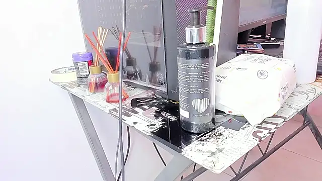 queen yully online show from 12.08.24