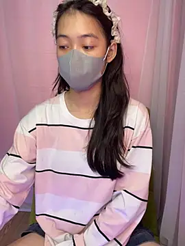 Snapshot of DA-EUN chatting on 09.29.25 DA-EUN online show from 09.29.25