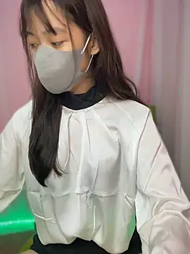 Snapshot of DA-EUN chatting on 10.14.25 DA-EUN online show from 10.14.25