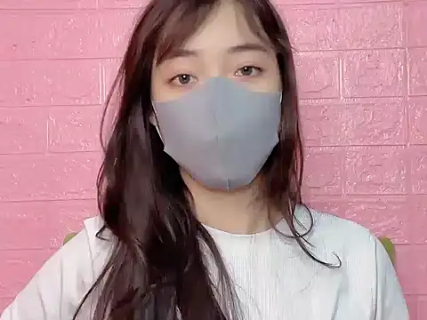 Snapshot of DA-EUN chatting on 10.27.25 DA-EUN online show from 10.27.25