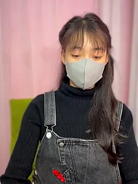 Snapshot of DA-EUN chatting on 11.02.25 DA-EUN online show from 11.02.25