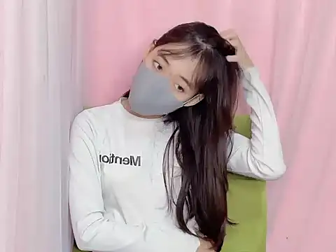 Snapshot of DA-EUN chatting on 11.05.25 DA-EUN online show from 11.05.25