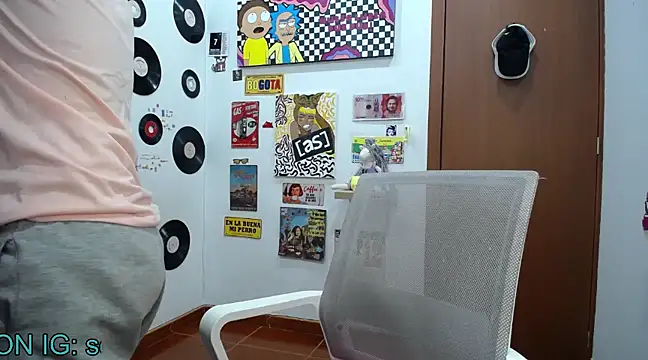 Snapshot of 9_Fernanda_9 chatting on 02.14.25 9 Fernanda 9 online show from 02.14.25