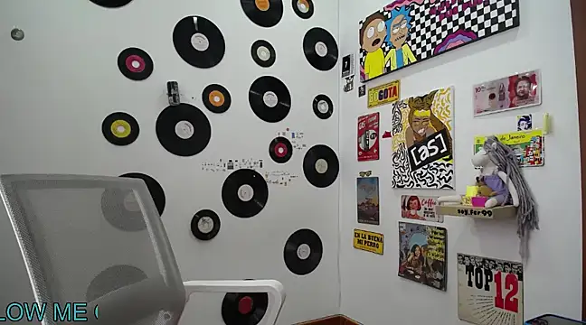 Snapshot of 9_Fernanda_9 chatting on 02.18.25 9 Fernanda 9 online show from 02.18.25