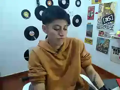 Snapshot of 9_Fernanda_9 chatting on 03.04.25 9 Fernanda 9 online show from 03.04.25