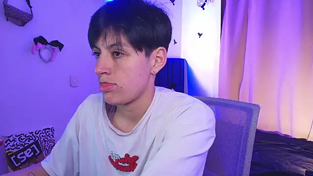 Snapshot of 9_Fernanda_9 chatting on 10.13.25 9 Fernanda 9 online show from 10.13.25