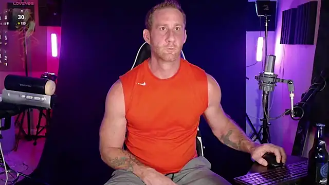 Snapshot of FiftyShadez chatting on 09.25.25 FiftyShadez online show from 09.25.25