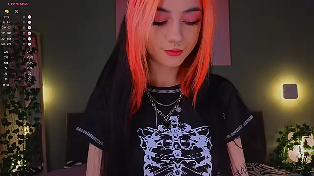 Snapshot of TristaRoht chatting on 01.18.25 TristaRoht online show from 01.18.25