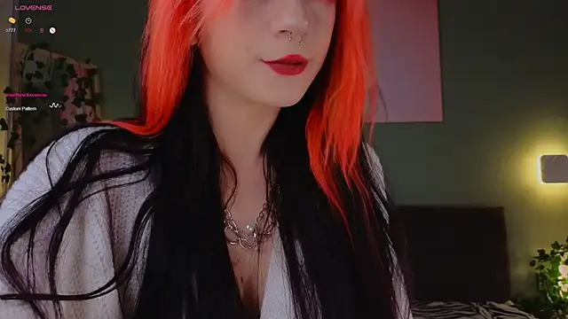 Snapshot of TristaRoht chatting on 01.31.25 TristaRoht online show from 01.31.25