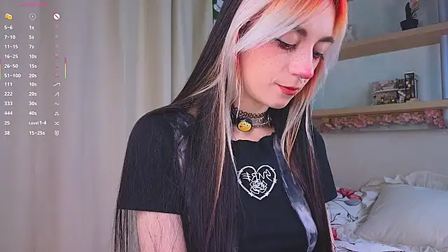 Snapshot of TristaRoht chatting on 09.23.25 TristaRoht online show from 09.23.25