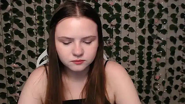 Snapshot of IxxiLiana chatting on 12.13.24 IxxiLiana online show from 12.13.24