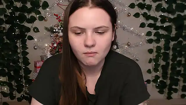 Snapshot of IxxiLiana chatting on 12.17.24 IxxiLiana online show from 12.17.24