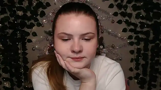 Snapshot of IxxiLiana chatting on 12.19.24 IxxiLiana online show from 12.19.24