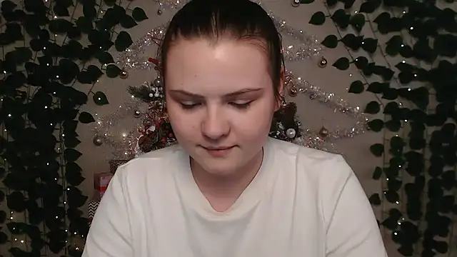 Snapshot of IxxiLiana chatting on 12.19.24 IxxiLiana online show from 12.19.24