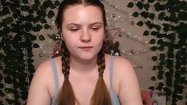 Snapshot of IxxiLiana chatting on 12.27.24 IxxiLiana online show from 12.27.24