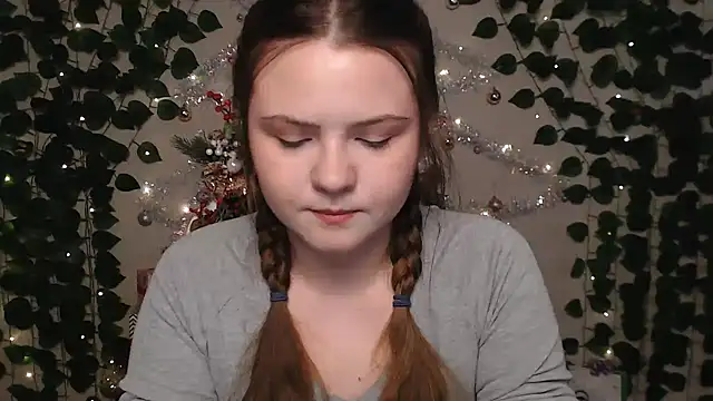 Snapshot of IxxiLiana chatting on 12.28.24 IxxiLiana online show from 12.28.24