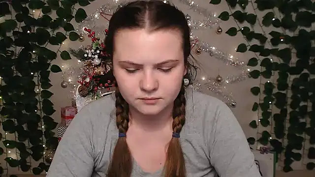 Snapshot of IxxiLiana chatting on 12.28.24 IxxiLiana online show from 12.28.24