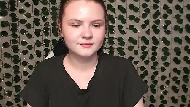 Snapshot of IxxiLiana chatting on 02.04.25 IxxiLiana online show from 02.04.25