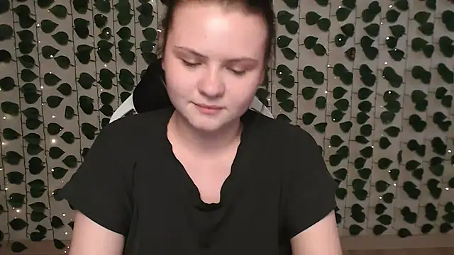 Snapshot of IxxiLiana chatting on 02.04.25 IxxiLiana online show from 02.04.25